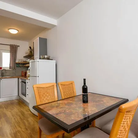 Angela Apartment *