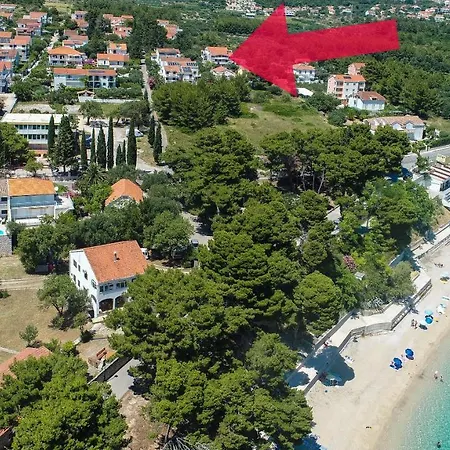 Angela Apartman *