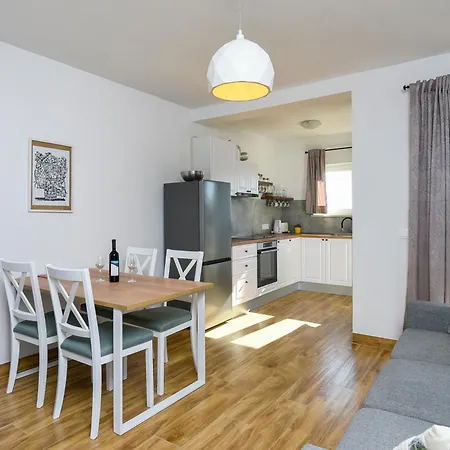 Angela * 奥瑞比克